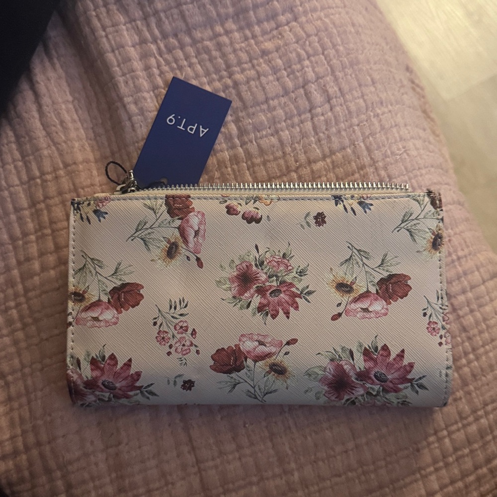 APT 9 wallet - Picture 2 of 3